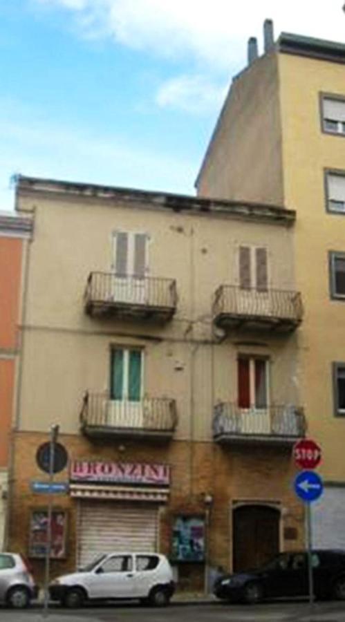 B&B Le Finestre Su Via Cavour Sassari Esterno foto