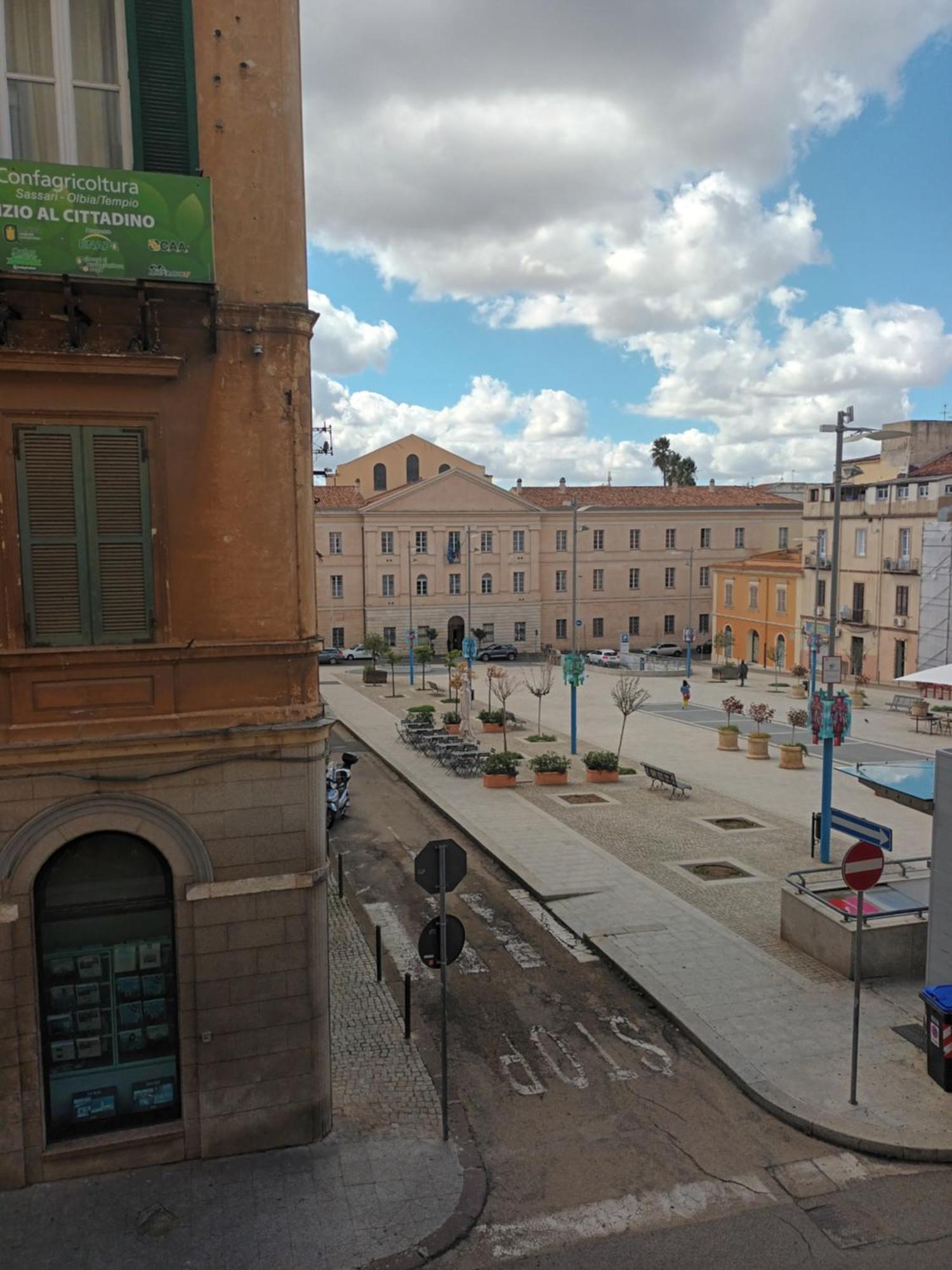 B&B Le Finestre Su Via Cavour Sassari Esterno foto