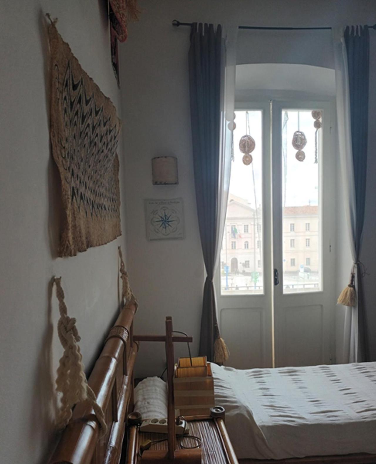 B&B Le Finestre Su Via Cavour Sassari Camera foto