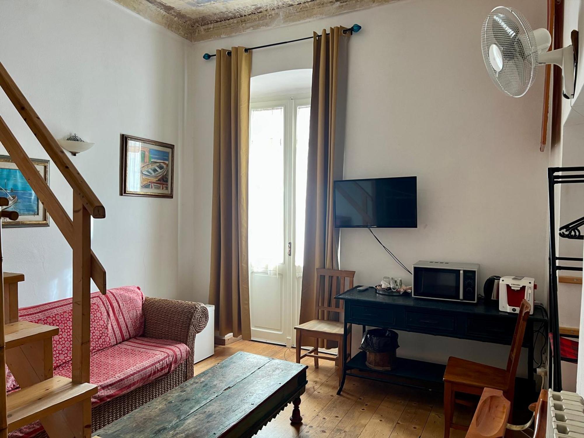 B&B Le Finestre Su Via Cavour Sassari Camera foto